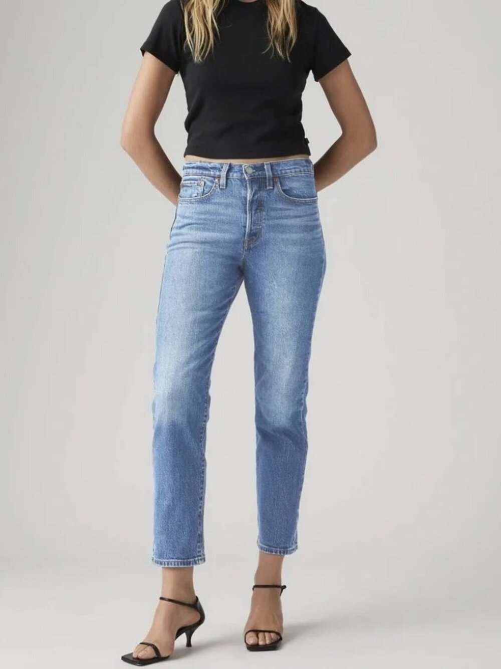 Size 26 Levi's Wedgie Straight, Light Blue Wash